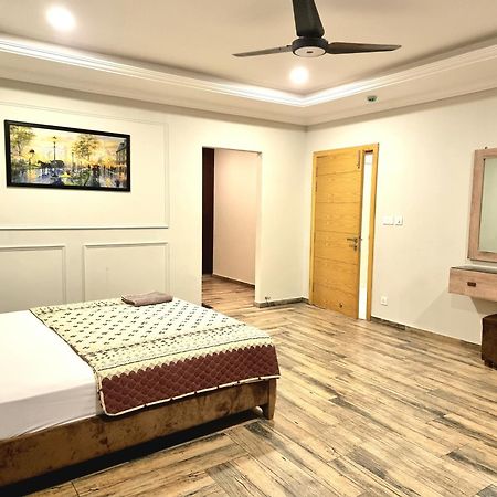 Executive Apartments In Bahria Heights Равалпинди Стая снимка