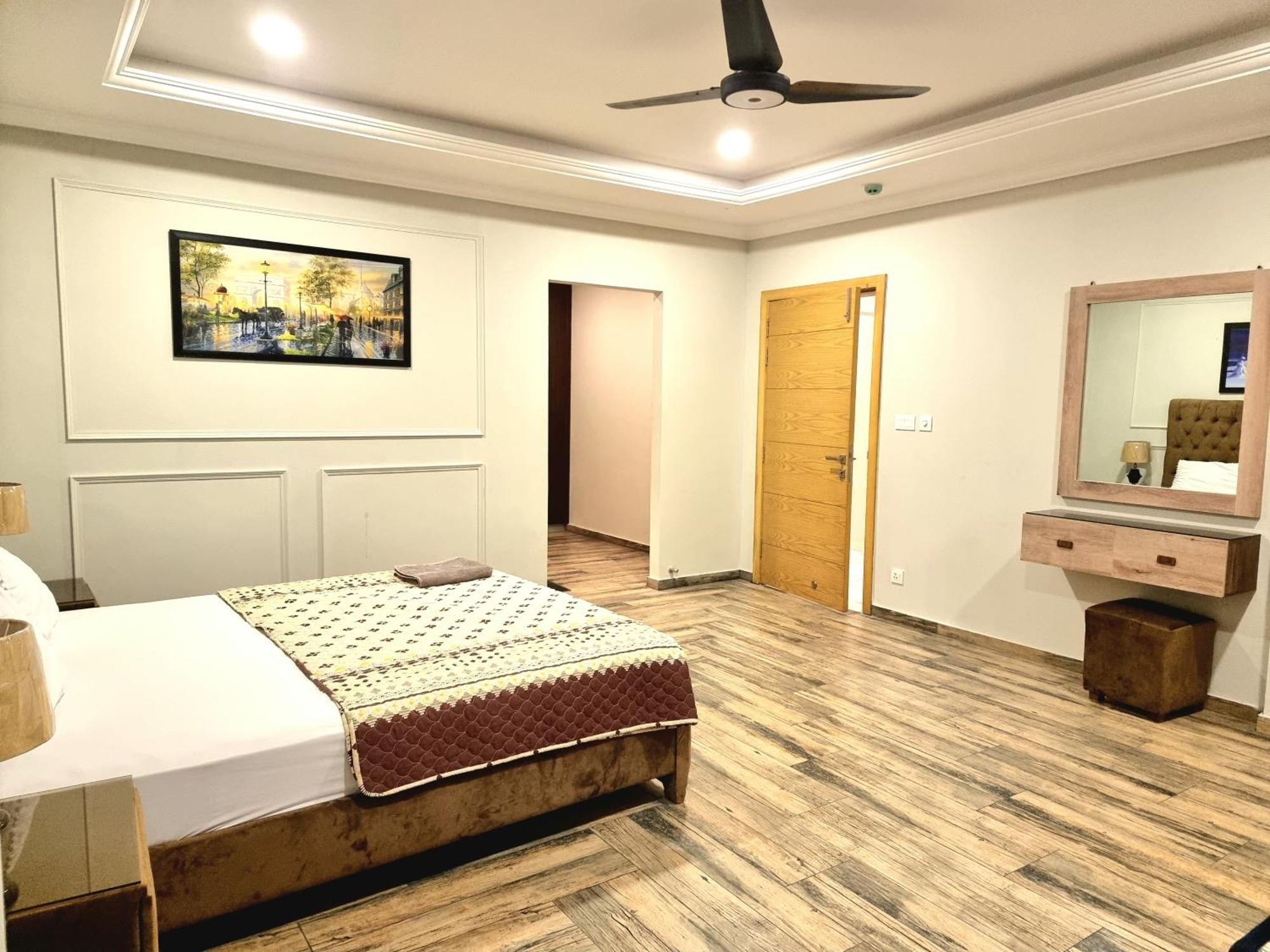 Executive Apartments In Bahria Heights Равалпинди Стая снимка